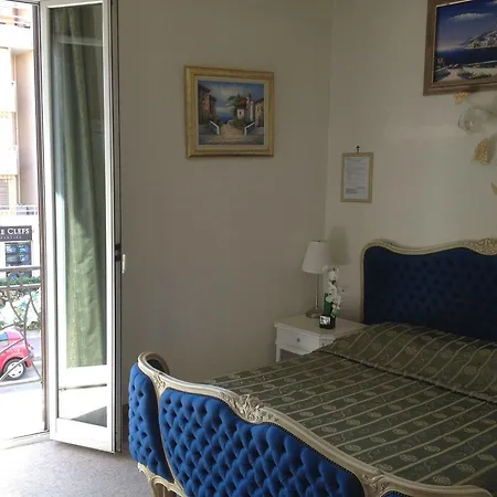 Neptune Hotell 2*